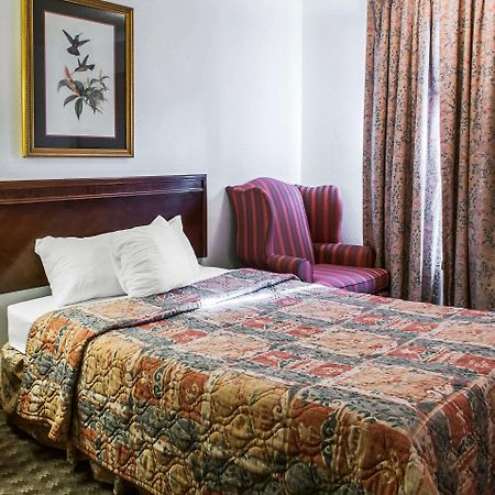 Econo Lodge Eagle Nest Kültér fotó