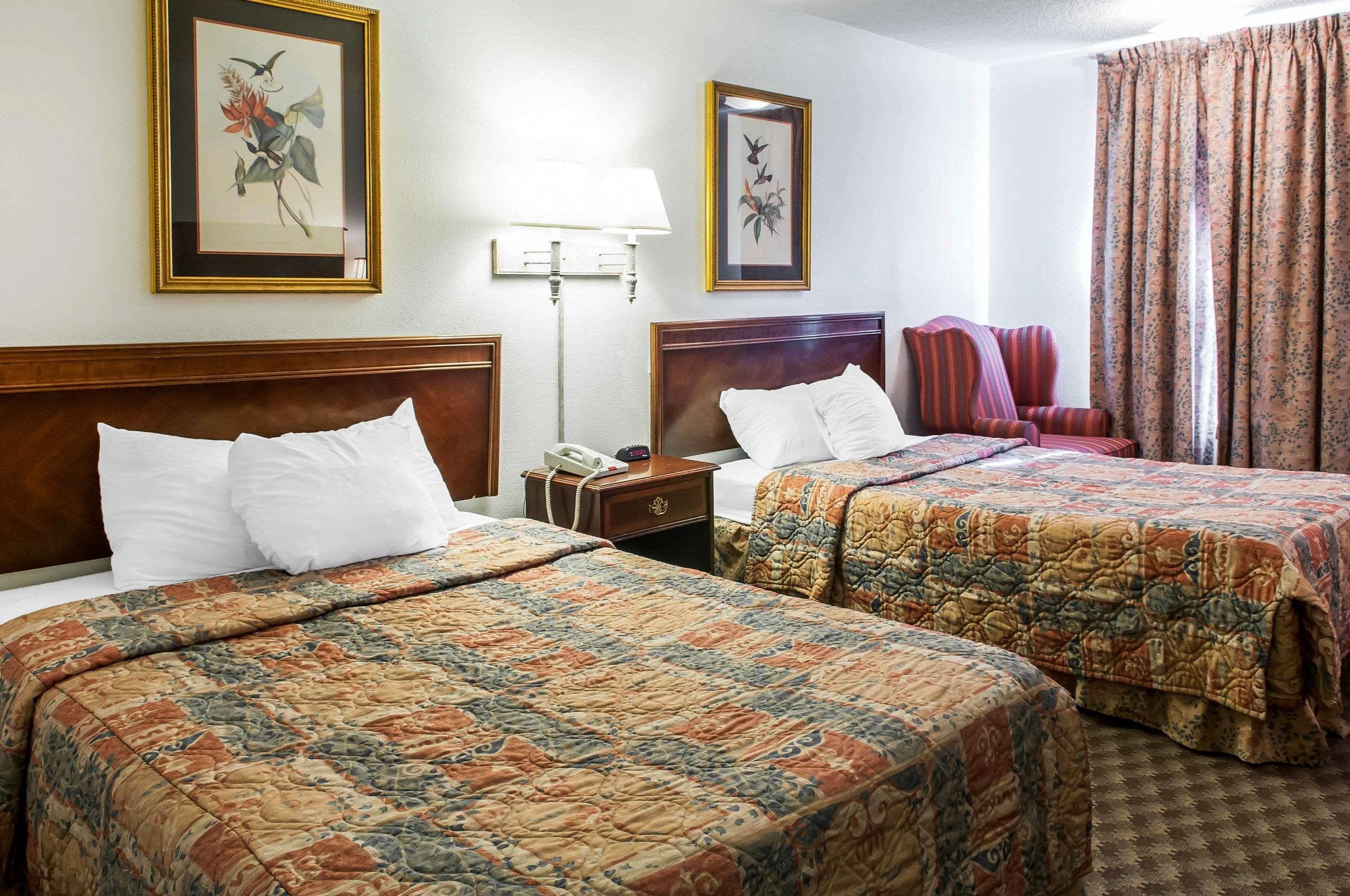 Econo Lodge Eagle Nest Kültér fotó