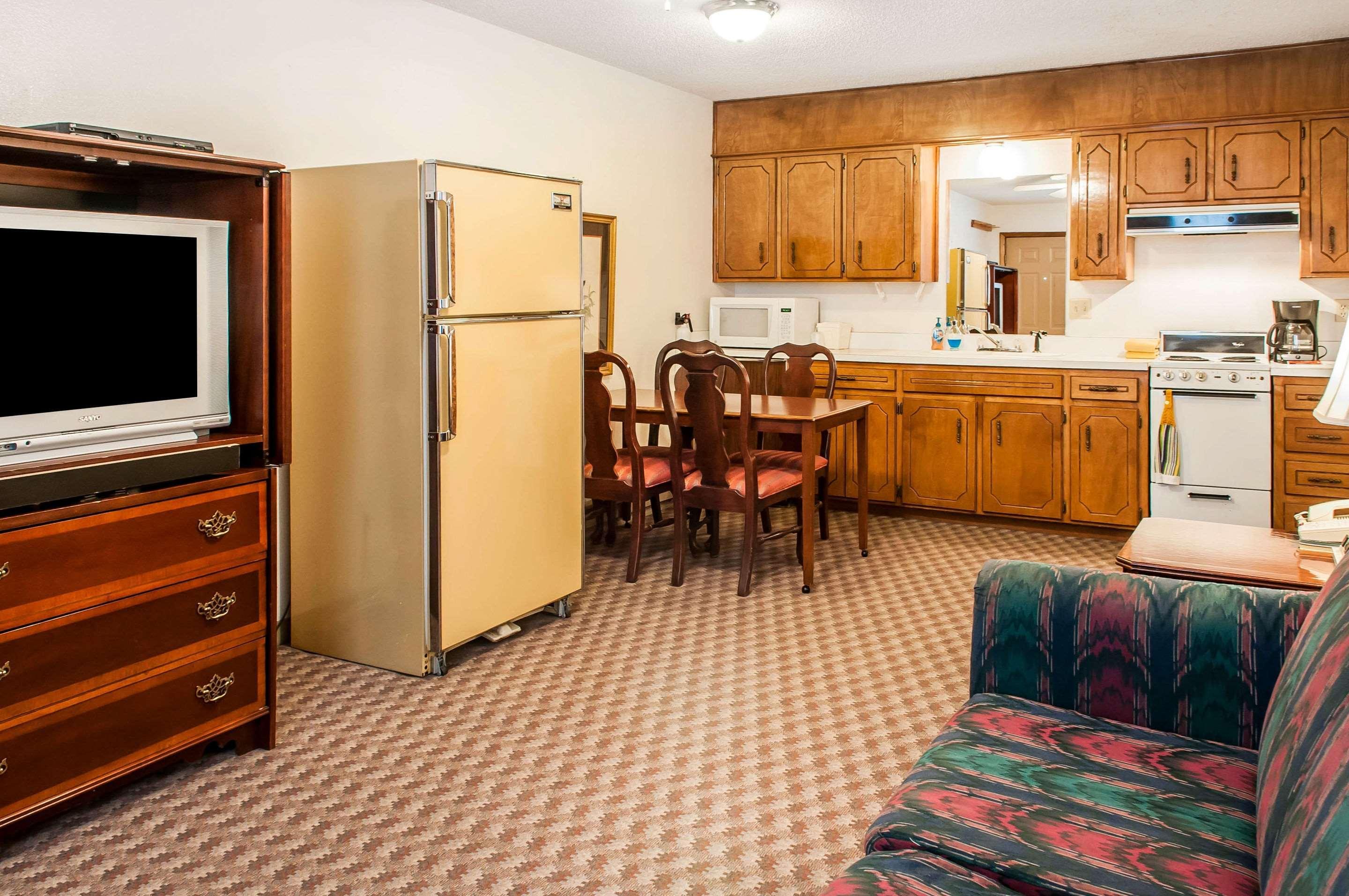 Econo Lodge Eagle Nest Kültér fotó