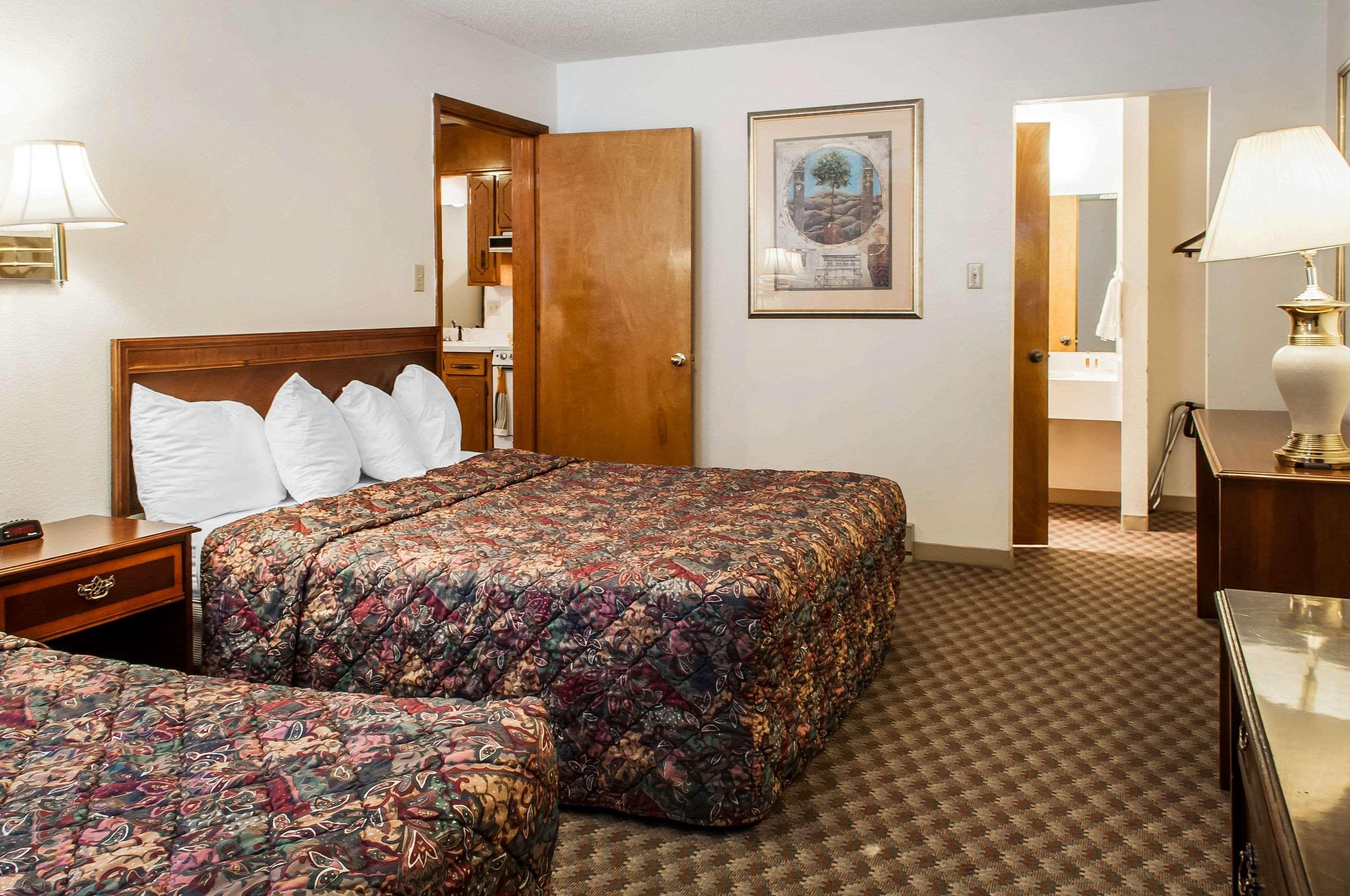 Econo Lodge Eagle Nest Kültér fotó