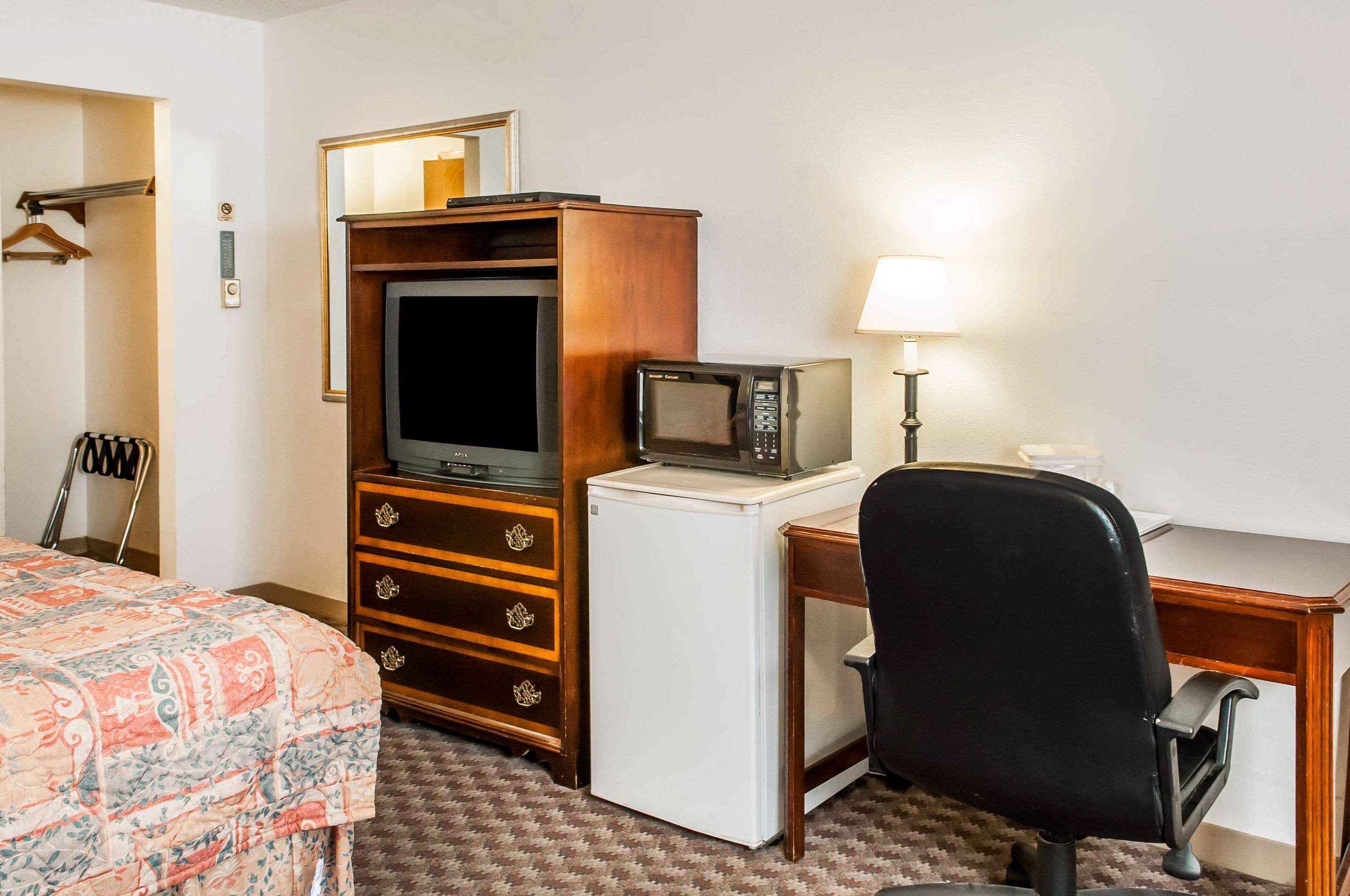 Econo Lodge Eagle Nest Kültér fotó