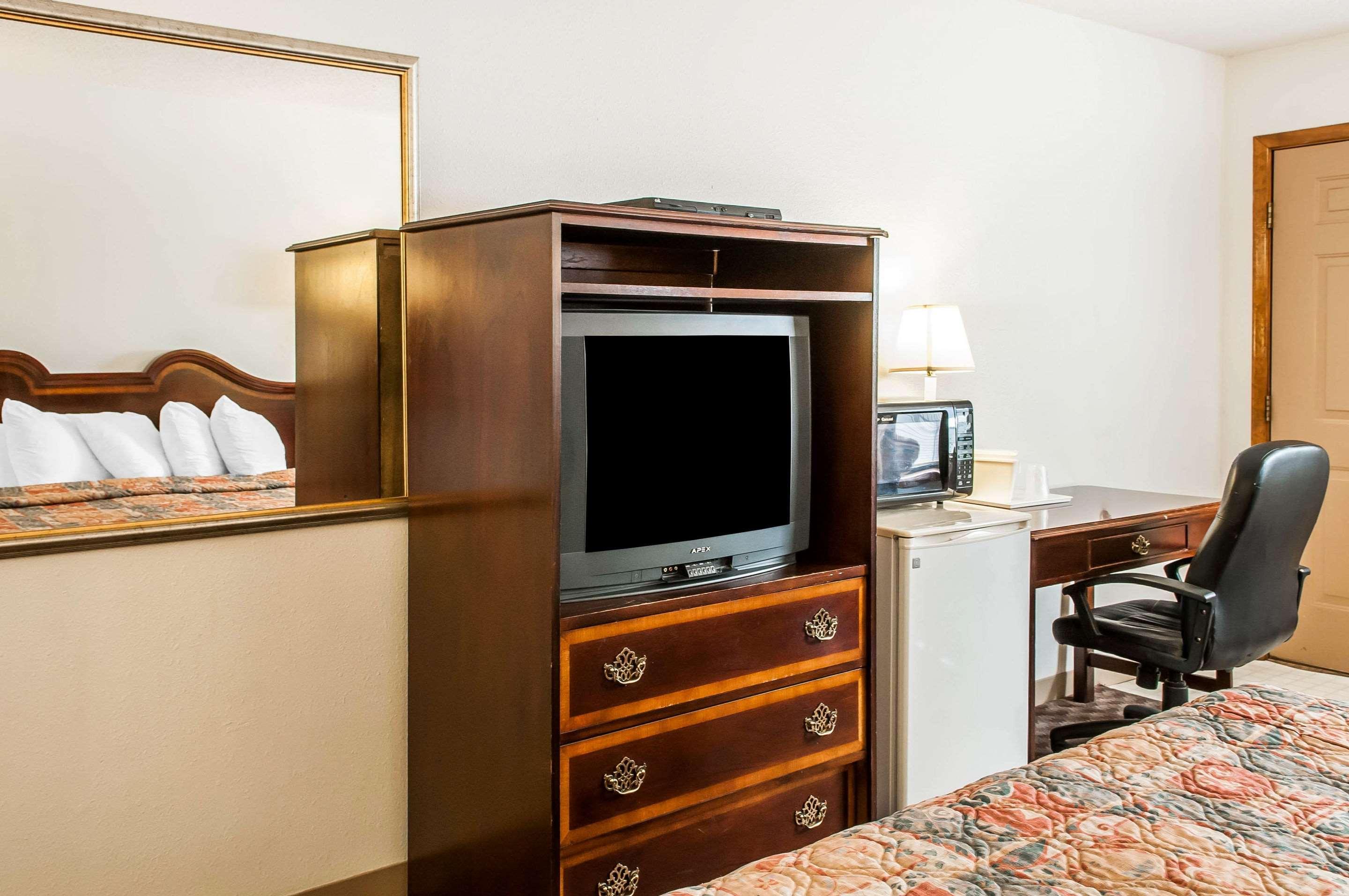 Econo Lodge Eagle Nest Kültér fotó