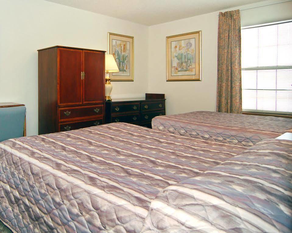 Econo Lodge Eagle Nest Kültér fotó