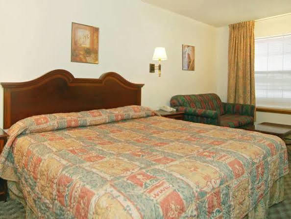 Econo Lodge Eagle Nest Kültér fotó